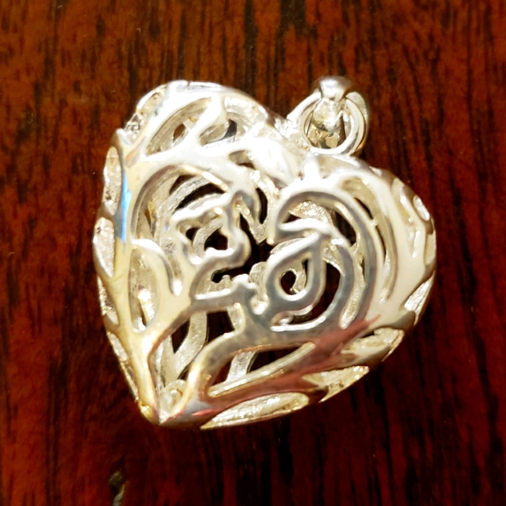 Silver .925 Filigree Puffed Heart Pendant ❤